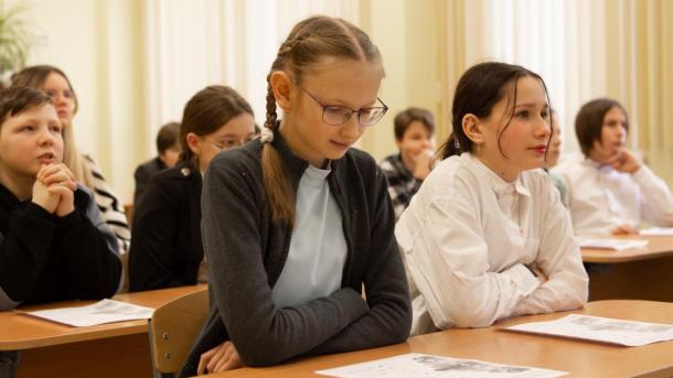 «Пятёрочка» и «ЛизаАлерт» перезапускают всероссийские уроки по безопасности для школьников