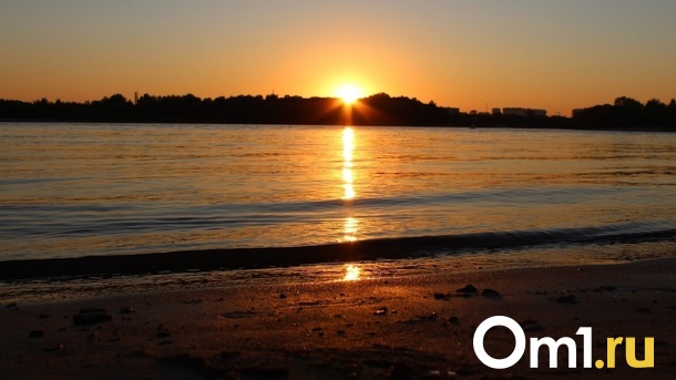 В Омске обнаружили страшную находку на берегу Иртыша. Там лежала немолодая женщина