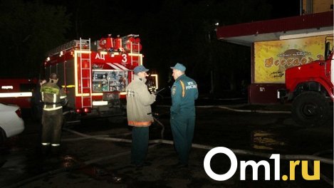 Трёх омичей пришлось спасать из горящей пятиэтажки с помощью дыхательных приборов
