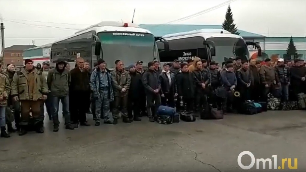 120 человек призвали в Сузуне: появилось ещё одно видео мобилизации новосибирцев