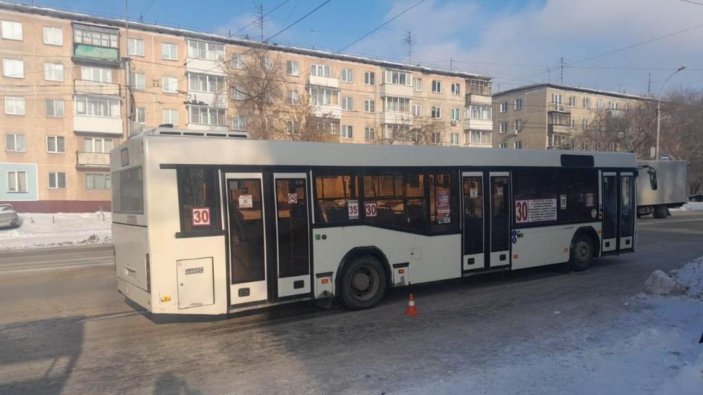 9-летний мальчик выпал из автобуса на ходу в Новосибирске