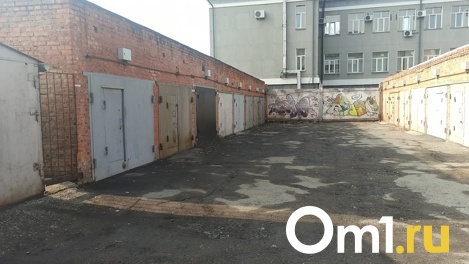 Молодой омич попал в больницу с отравлением после ремонта автомобиля