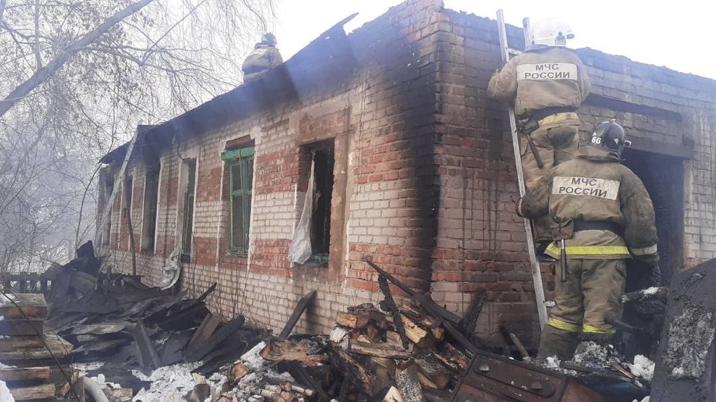 Двое малолетних детей погибли в пожаре в Новосибирской области