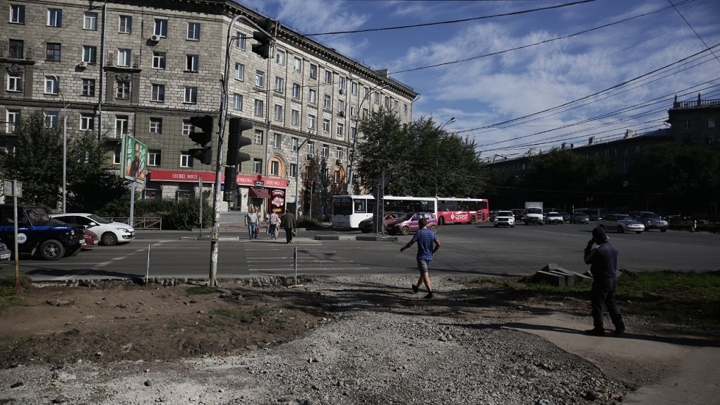 На улицах Титова и Станиславского в Новосибирске уберут парковочные карманы