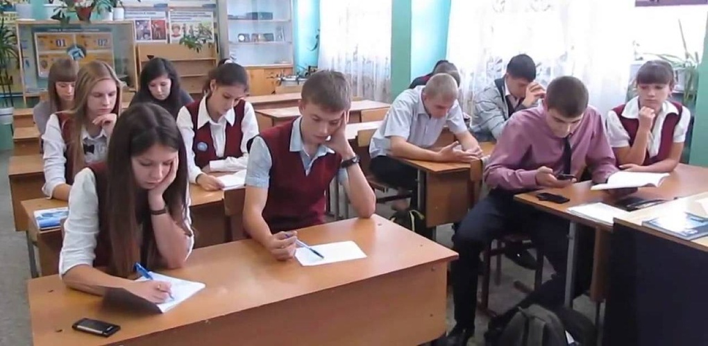 У школьников Омской области будут проверять знания по пяти сложным предметам