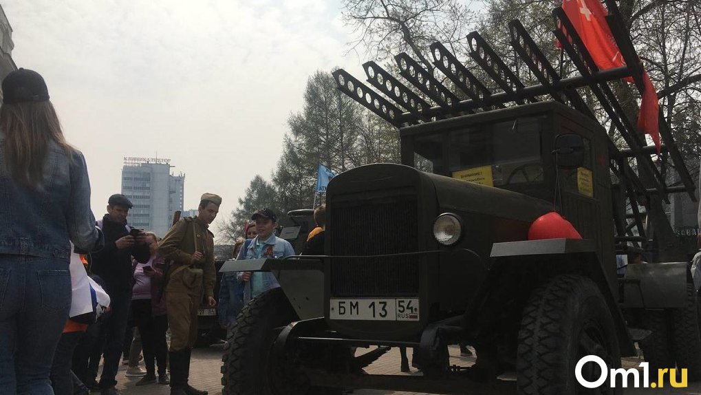 В Первомайском сквере открылась выставка военной ретро-техники. ФОТО