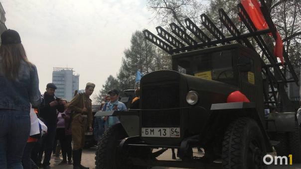 В Первомайском сквере открылась выставка военной ретро-техники. ФОТО