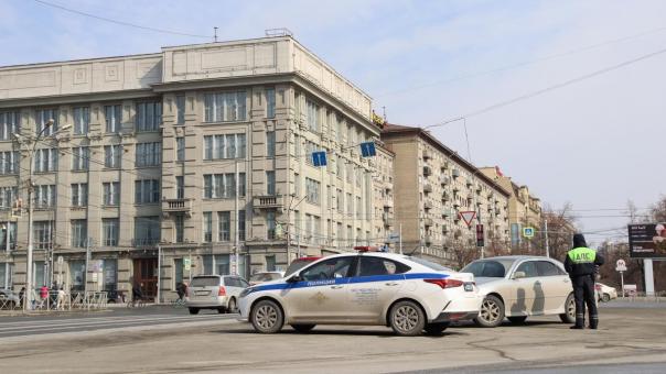Врезался в семь машин: обвиняемого в хулиганстве новосибирца посадят под домашний арест