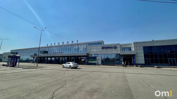 В Омском аэропорту обновят эвакуаторы для сломавшихся самолётов