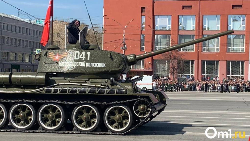 «Сарматы», Т-34 и многое другое: посмотрите, какая военная техника была на параде в Новосибирске