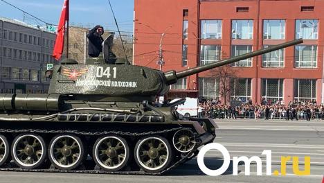 «Сарматы», Т-34 и многое другое: посмотрите, какая военная техника была на параде в Новосибирске