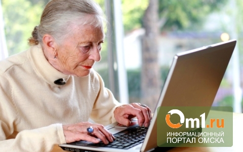 В Омске 84-летнюю бабушку научили пользоваться компьютером