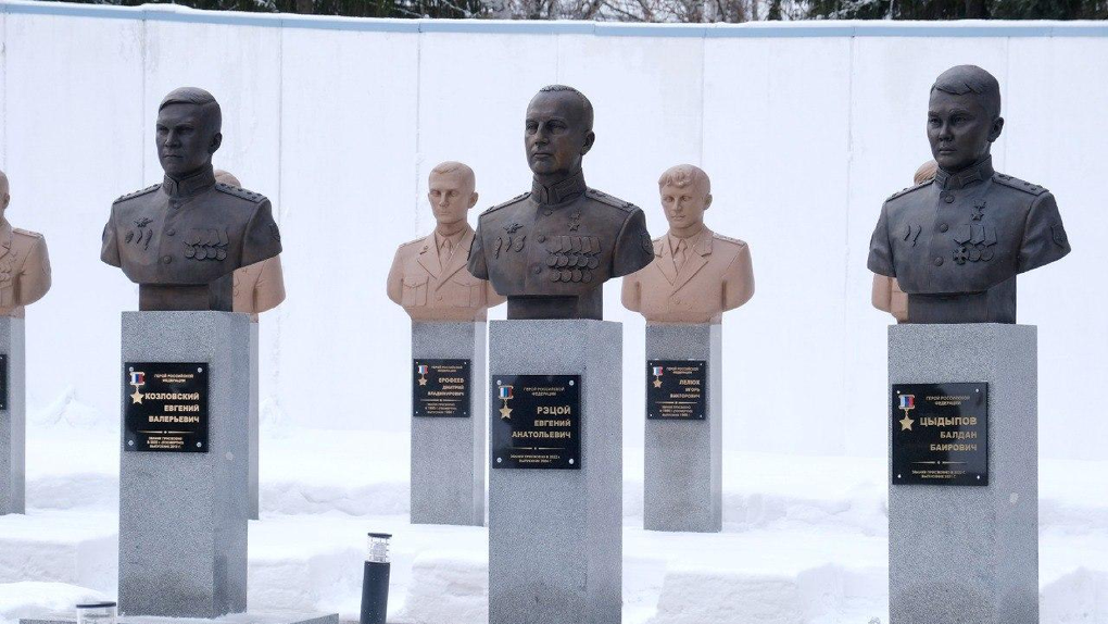 Семеро выпускников НВВКУ за время СВО получили звания Героя России