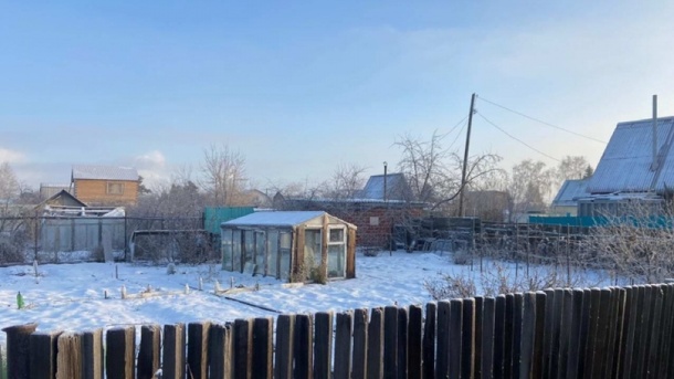 Омский грабитель дач попался при попытке увезти металлический гараж
