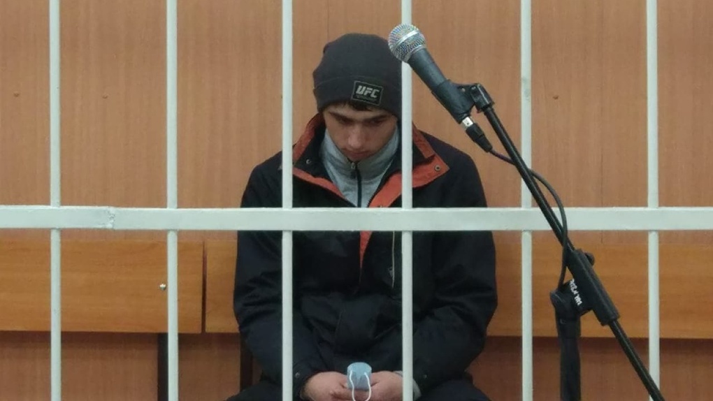 Подростков, обвиняемых в убийстве семьи под Омском, отправили в СИЗО на два месяца