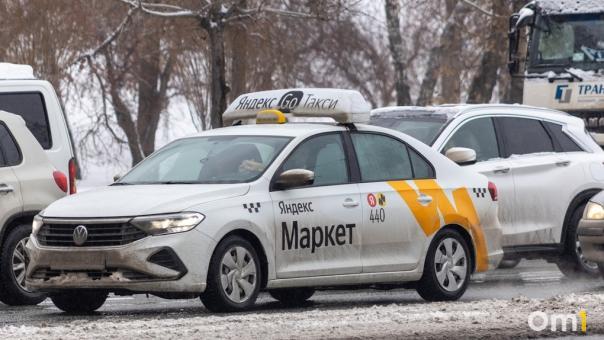 Обошли повышение цен: новосибирцы нашли способ обманывать сервисы такси