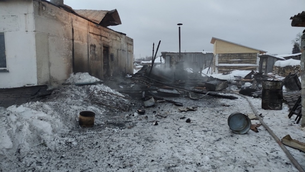 «В ужасе выпрыгивали из окна»: житель Новосибирской области поджёг дом семьи экс-супруги. ФОТО