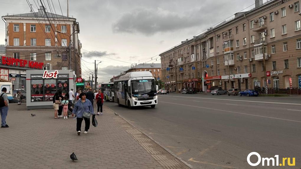 Омским автобусам не хватает каждого пятого водителя