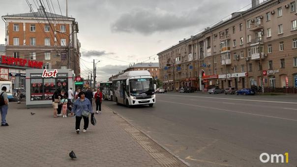 Омским автобусам не хватает каждого пятого водителя
