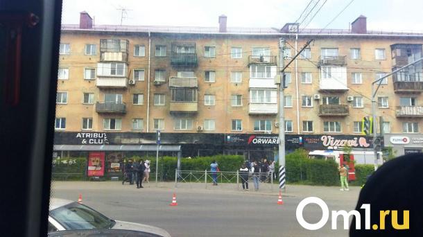 «Меня сажей засыпало»: в центре Нефтяников сгорел крупный магазин