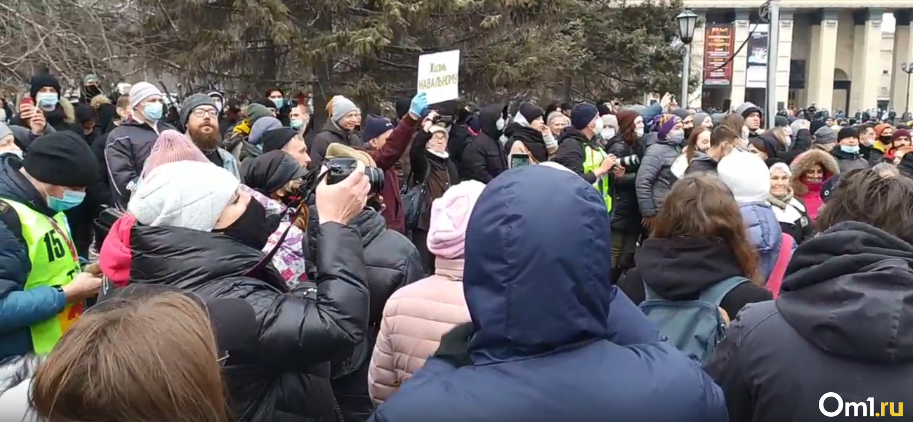 Люди после митинга. Митинг в поддержку Новосибирск. Митинг политзаключенного. Акция в поддержку политзаключенных. Митинг в Берлине в поддержку политзаключенных.