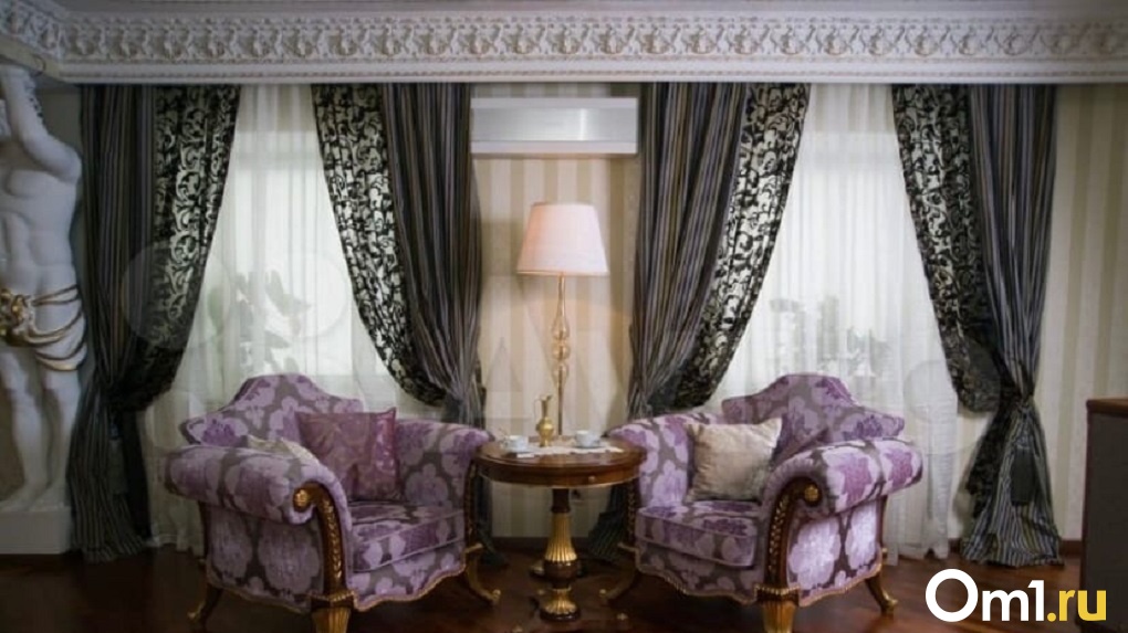 В Омске продают квартиру за 18 миллионов, в которой потолок держат полуобнажённые мужчины