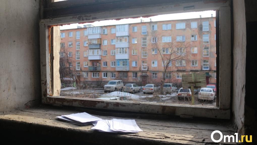 Из-за разваливающегося дома на Энергетиков в Омске возбуждают уголовное дело