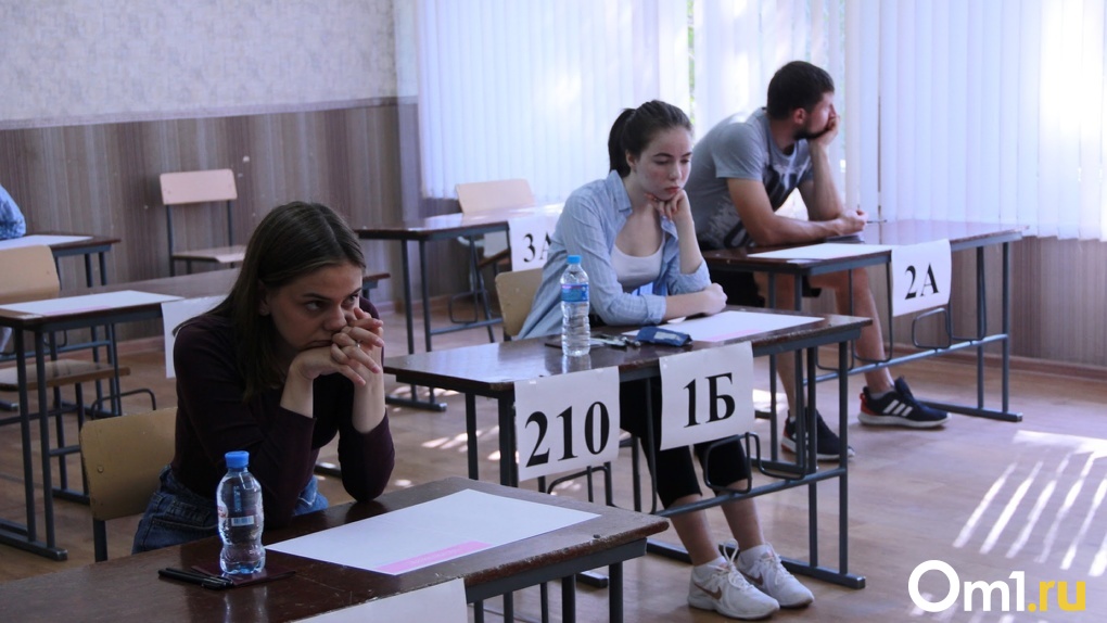 Омских преподавателей накажут за помощь школьникам в списывании на ЕГЭ