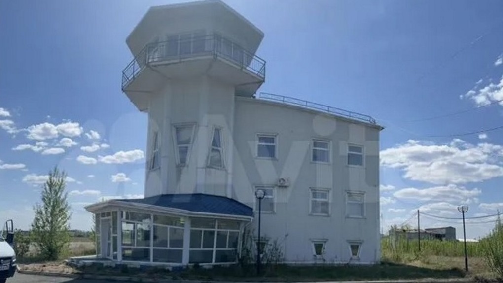 В Омске в аренду сдают офис с круговым обзором на аэропорт