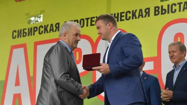 Губернатор Омской области Виталий Хоценко открыл ХХ Сибирскую выставку-ярмарку «АгроОмск-2024» (0+)
