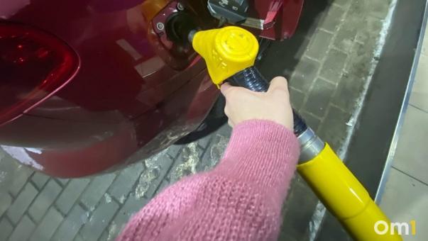 На новосибирских АЗС снова подорожал бензин
