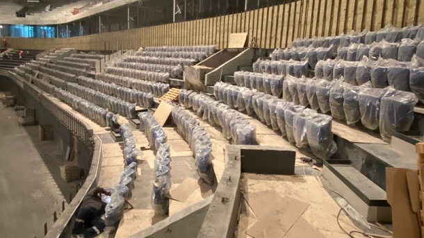 На основной арене нового ЛДС в Новосибирске нанесли акустическое напыление