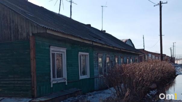 Из-за рухнувшего потолка в доме, где живут дети, омская прокуратура начала проверку