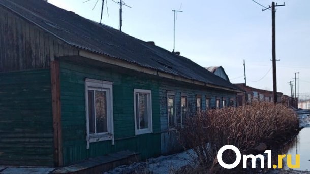 Из-за рухнувшего потолка в доме, где живут дети, омская прокуратура начала проверку