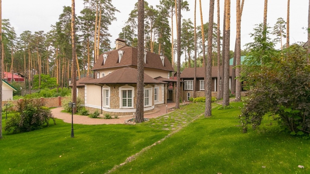 Коттедж с финской баней и прачечной продают в Новосибирске за 68 млн рублей. ФОТО