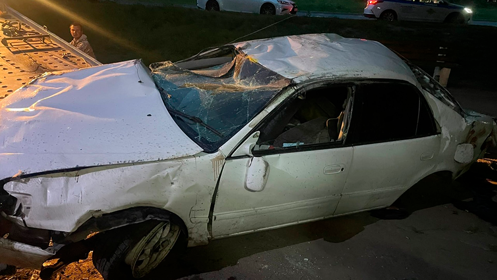Снёс все преграды на пути: двое подростков и двое взрослых пострадали в ДТП в Новосибирске. Фото