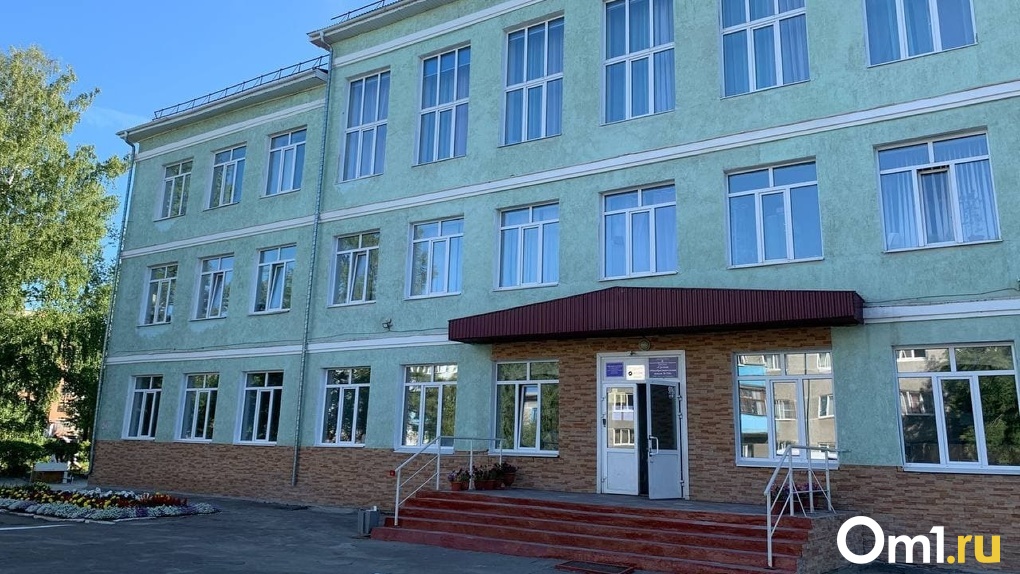 Депутаты Омского горсовета проверили готовность школ к началу нового учебного года