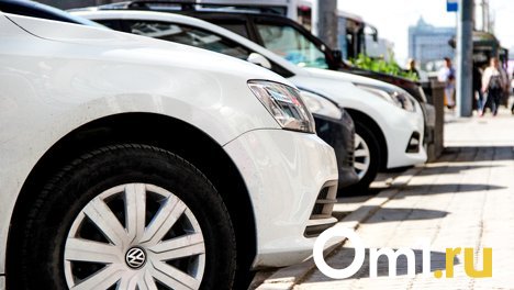 Количество отечественных машин сокращается на авторынке в Омской области