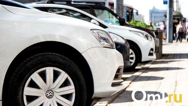 Количество отечественных машин сокращается на авторынке в Омской области