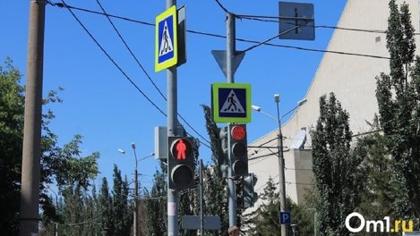 В мэрии объяснили, почему в Омске по ночам светофоры не мигают жёлтым