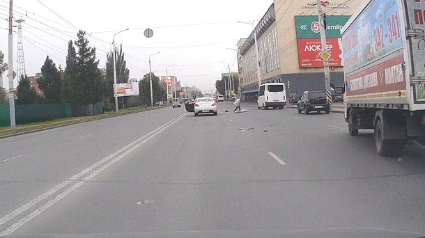 Страшное ДТП в центре: омичку перебросило через машину (ВИДЕО)