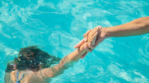 Как понять, что человек тонет и как его спасти. Инструкция для новосибирцев