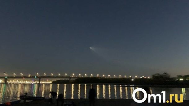 В небе над Омском пролетел золотой светящийся «снитч». ВИДЕО