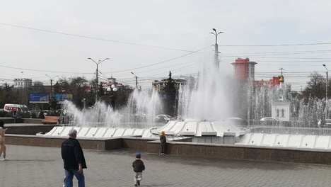 В Омске включили уже 10 фонтанов