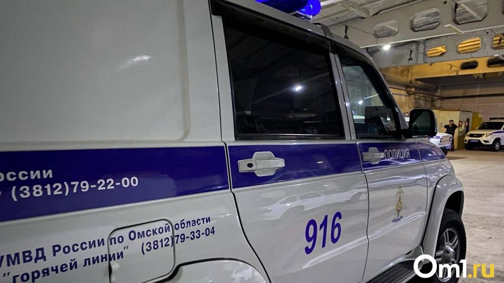 В Омске водитель иномарки сбил школьницу на парковке