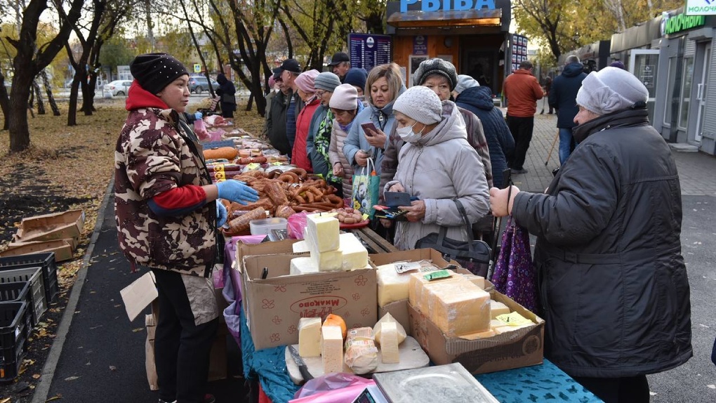 Омские фермеры представляют свою продукцию на муниципальных ярмарках