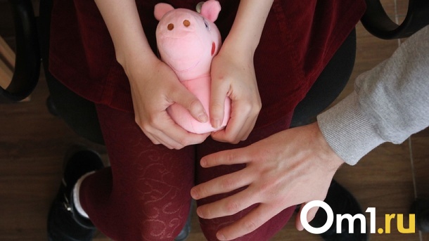 Домогался ребёнка? Интимное видео с 12-летней девочкой из Новосибирска опубликовали в сети