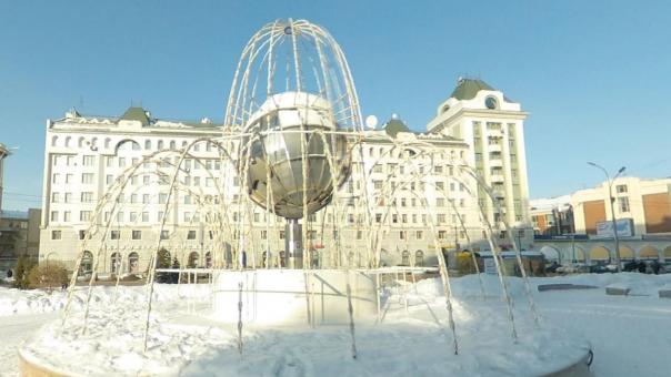 Глобус сняли с фонтана сквера S7 на Орджоникидзе в центре Новосибирска