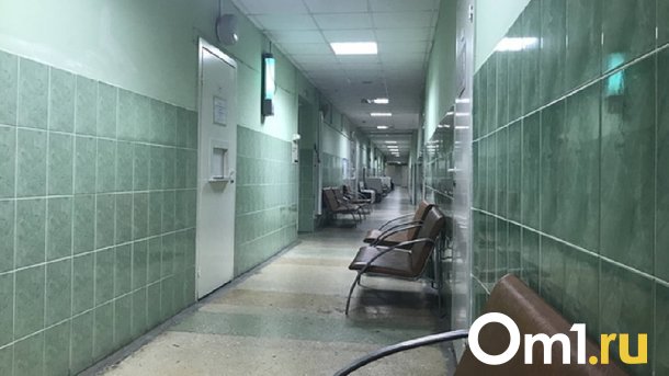 Омич выпивал с новыми знакомыми и получил перелом ноги