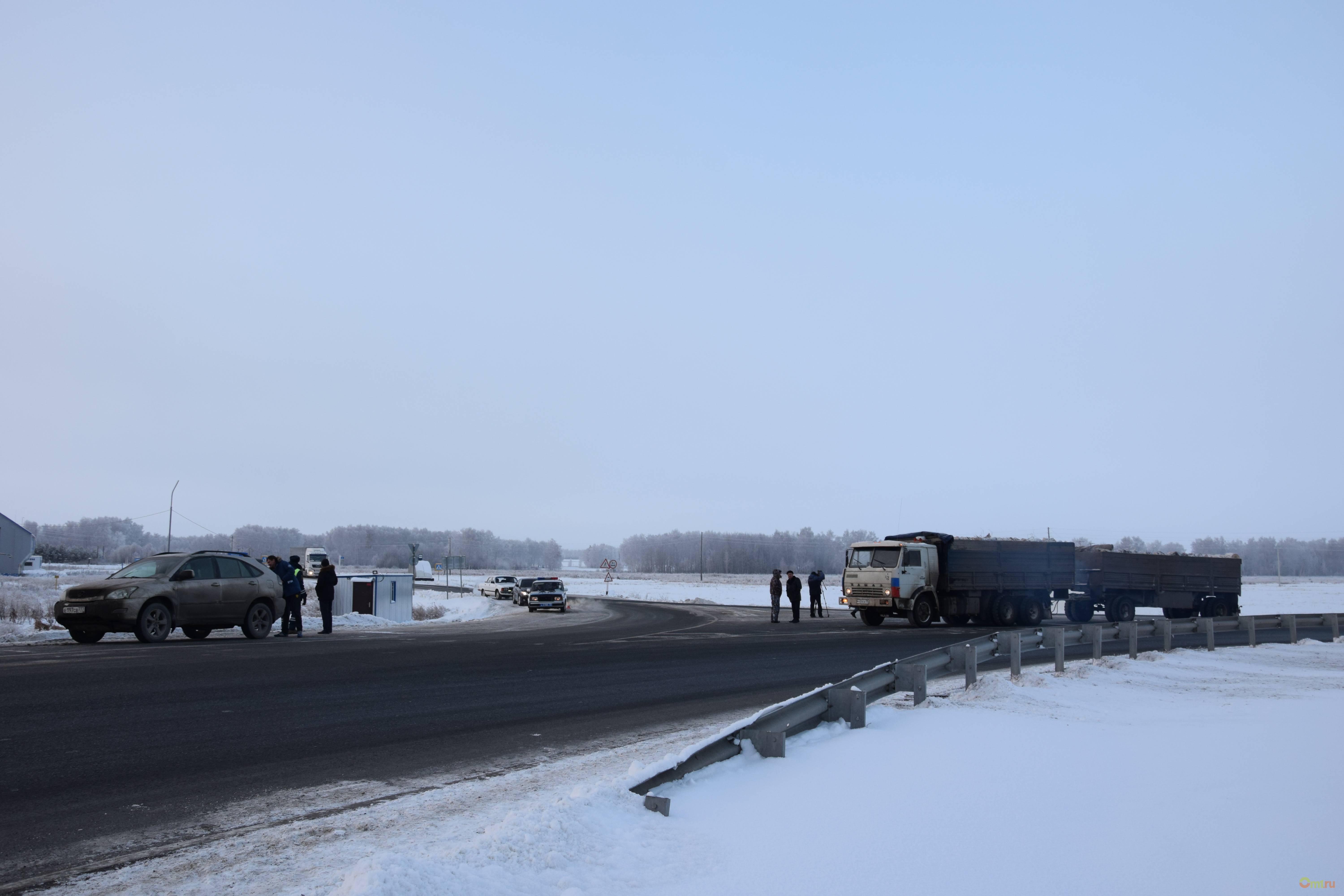 Развороты на трассе Тюмень Омск. Дорожные работы на трассе Тюмень-Омск. Авария на трассе не доезжая Тахтамышево Томск сегодня. Омск Муромцево вечером есть попутные машины.